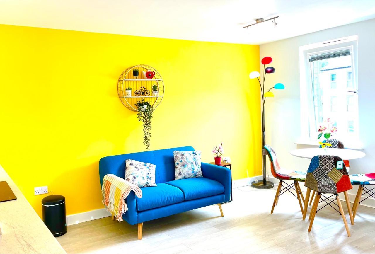 웨이크필드 Modern Townhouse, Sleeps 4 With Parking 아파트 외부 사진